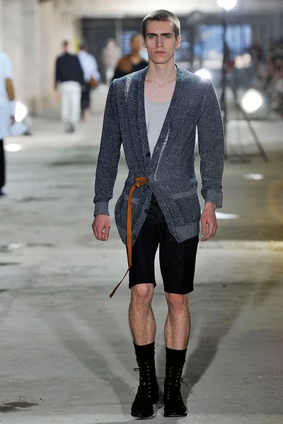 Look 32